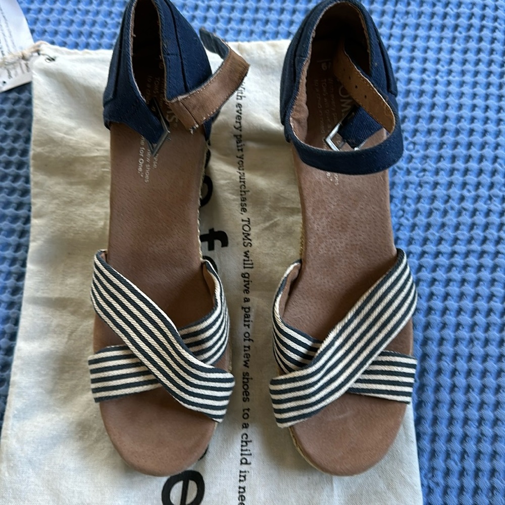 Toms Wedge blue stripped sandals size 9